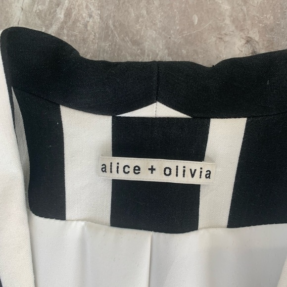 Alice and Olivia black and white striped coat. - Picture 4 of 8